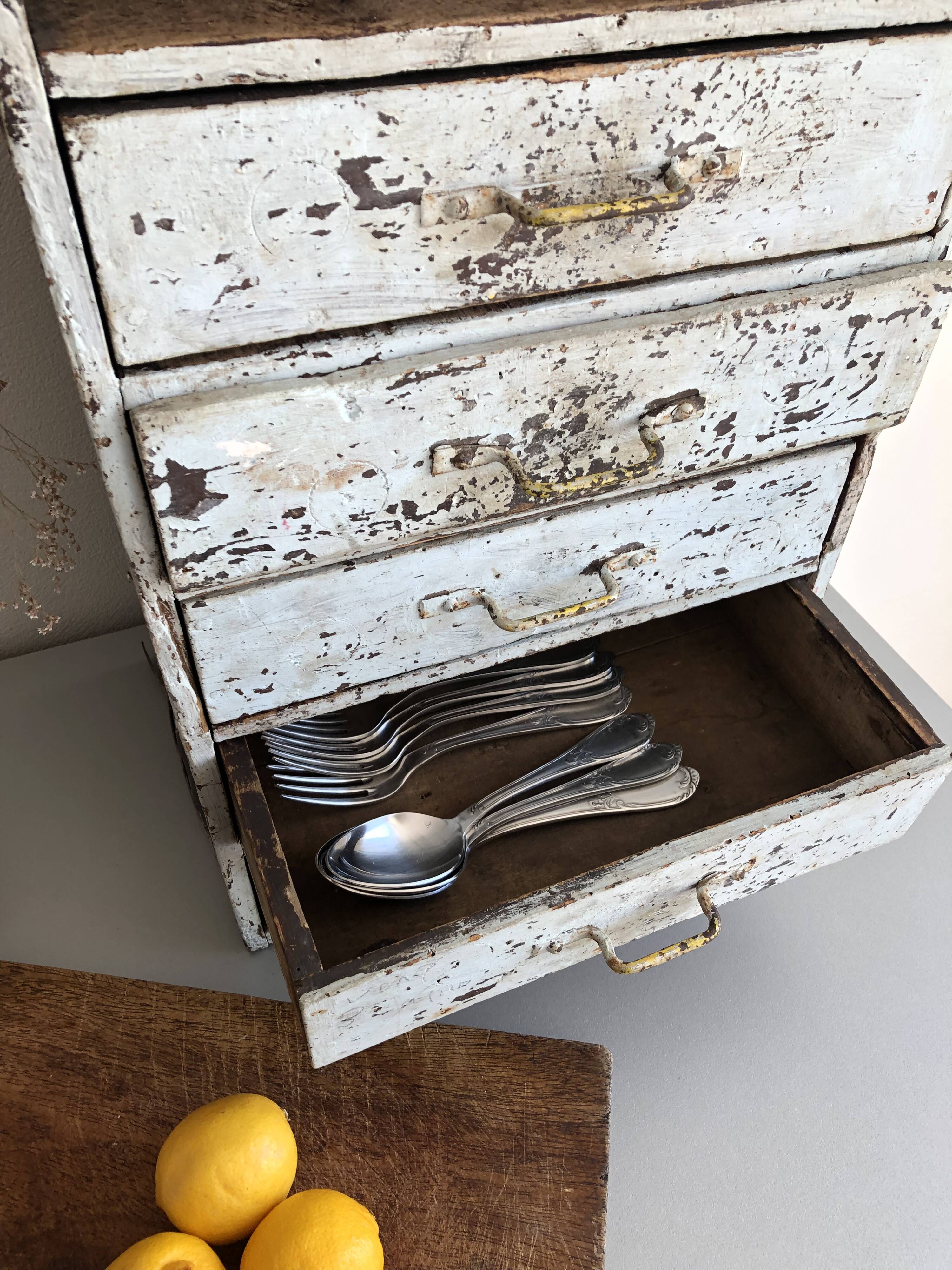 Small drawers furniture skated