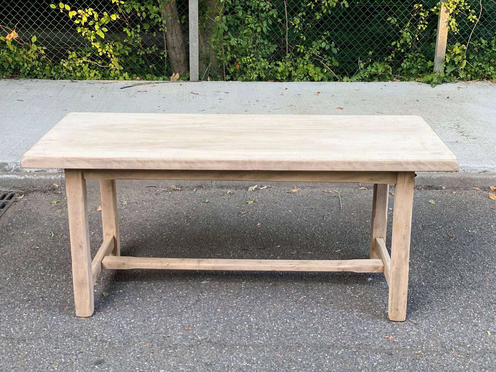Table à manger de ferme rénovée en bois brut du XXème 180cm