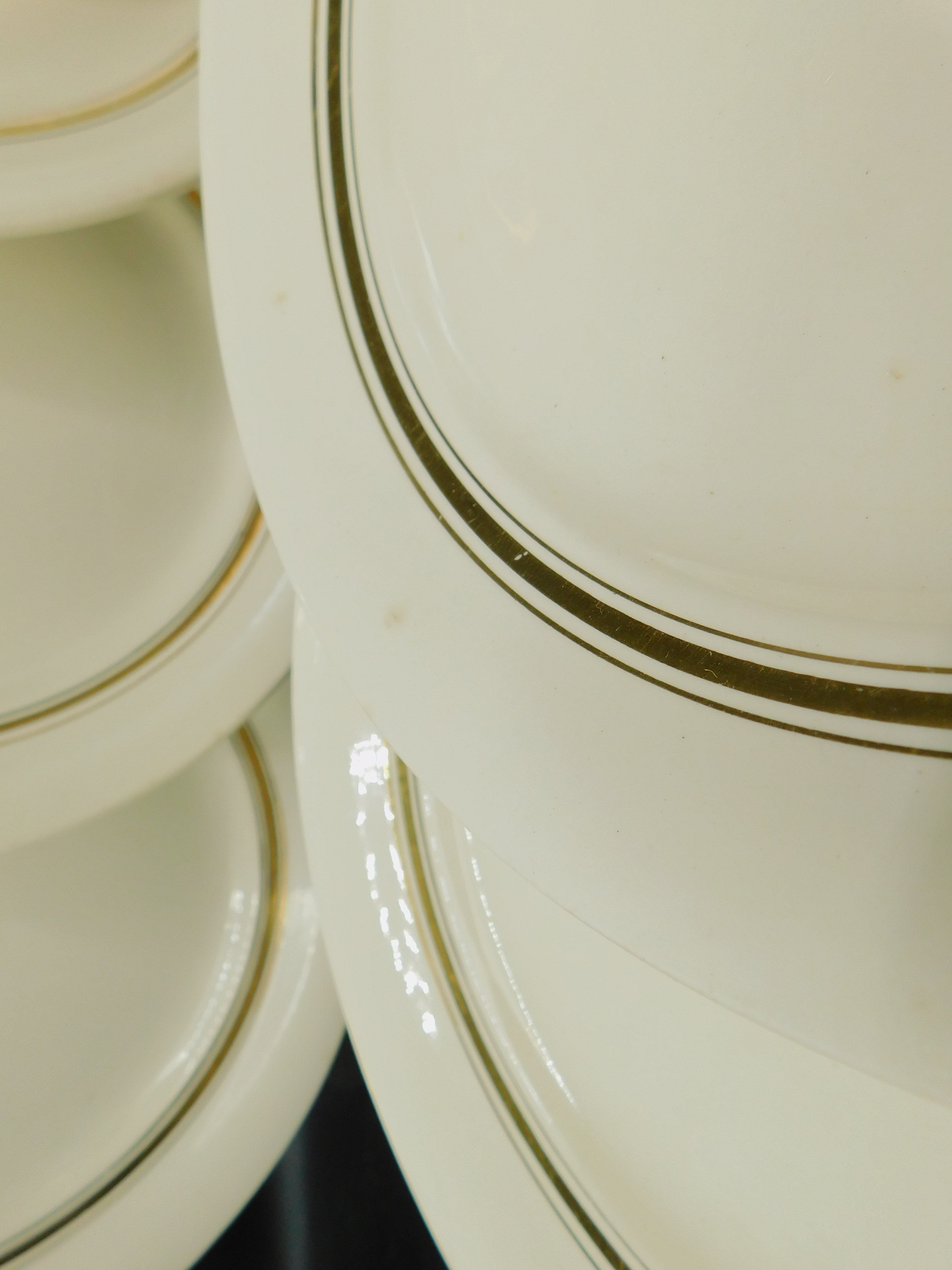 8 flat plates Villeroy - Boch Mettlach - Cream and Gold.