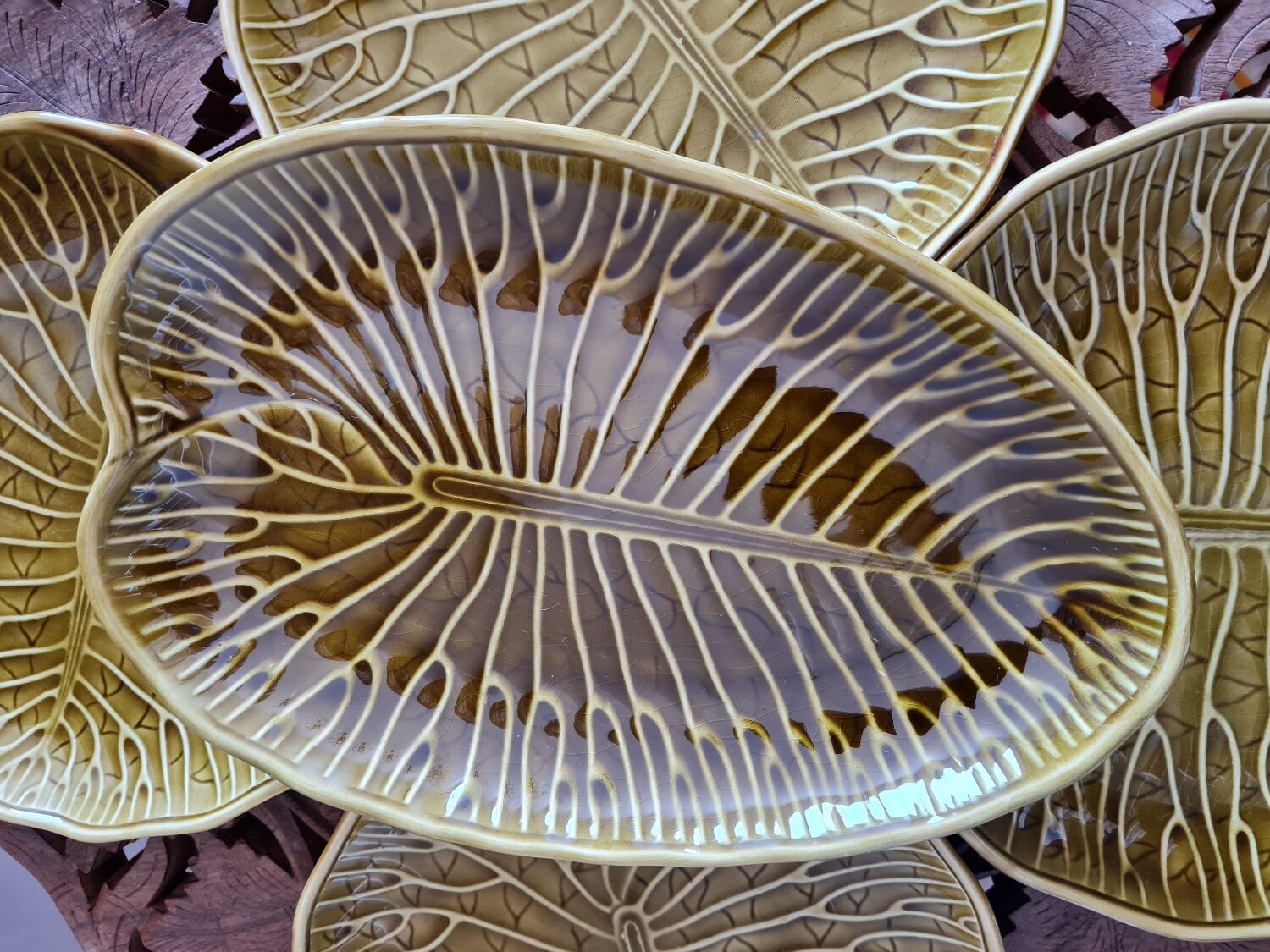 Plates Gien lotus flowers