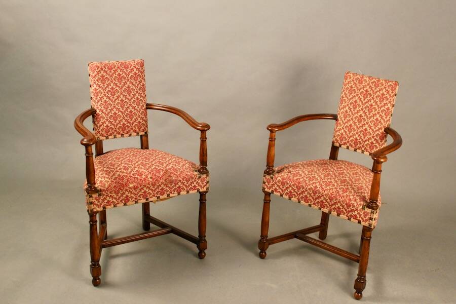 Pair of armchairs known as Caquetoires from the 19th century.