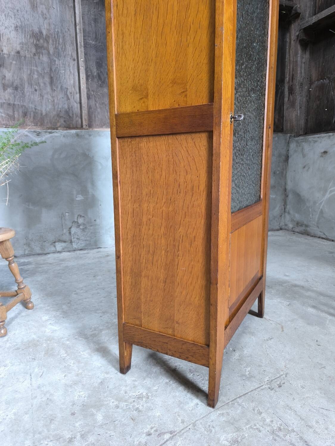 Armoire parisienne vitrée