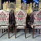 Suite de 6 chaises anglaises en velours
