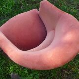 Pink velvet toad chair