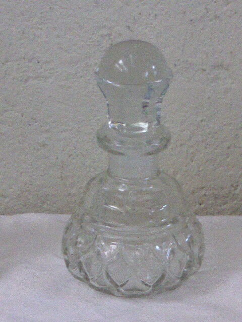 Lot of two glass decanters
