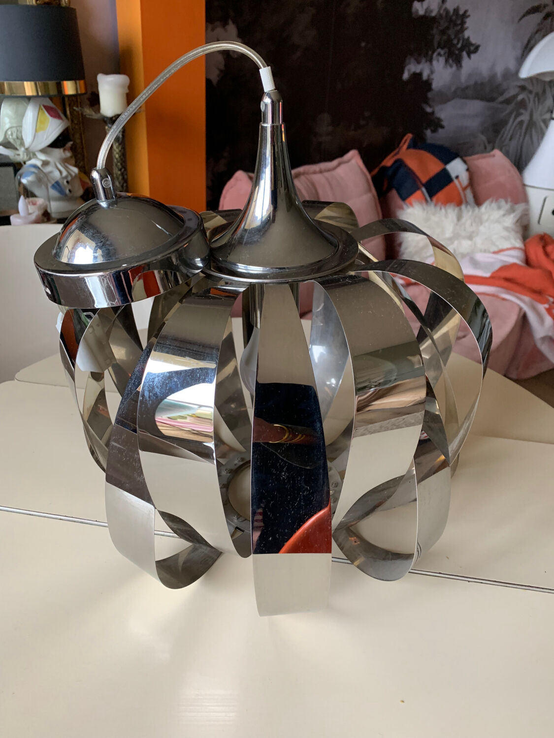 Suspension chrome metal flower
