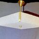 Plafonnier ou suspension en laiton et perspex, forme géométrique de losange, style des 1950's