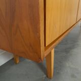 Mid-century notenhout fineer dressoir met 3 lades