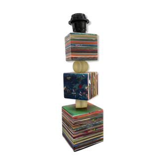 Lampe 3 cubes Pop Art aux rayures aléatoires du designer Sobral