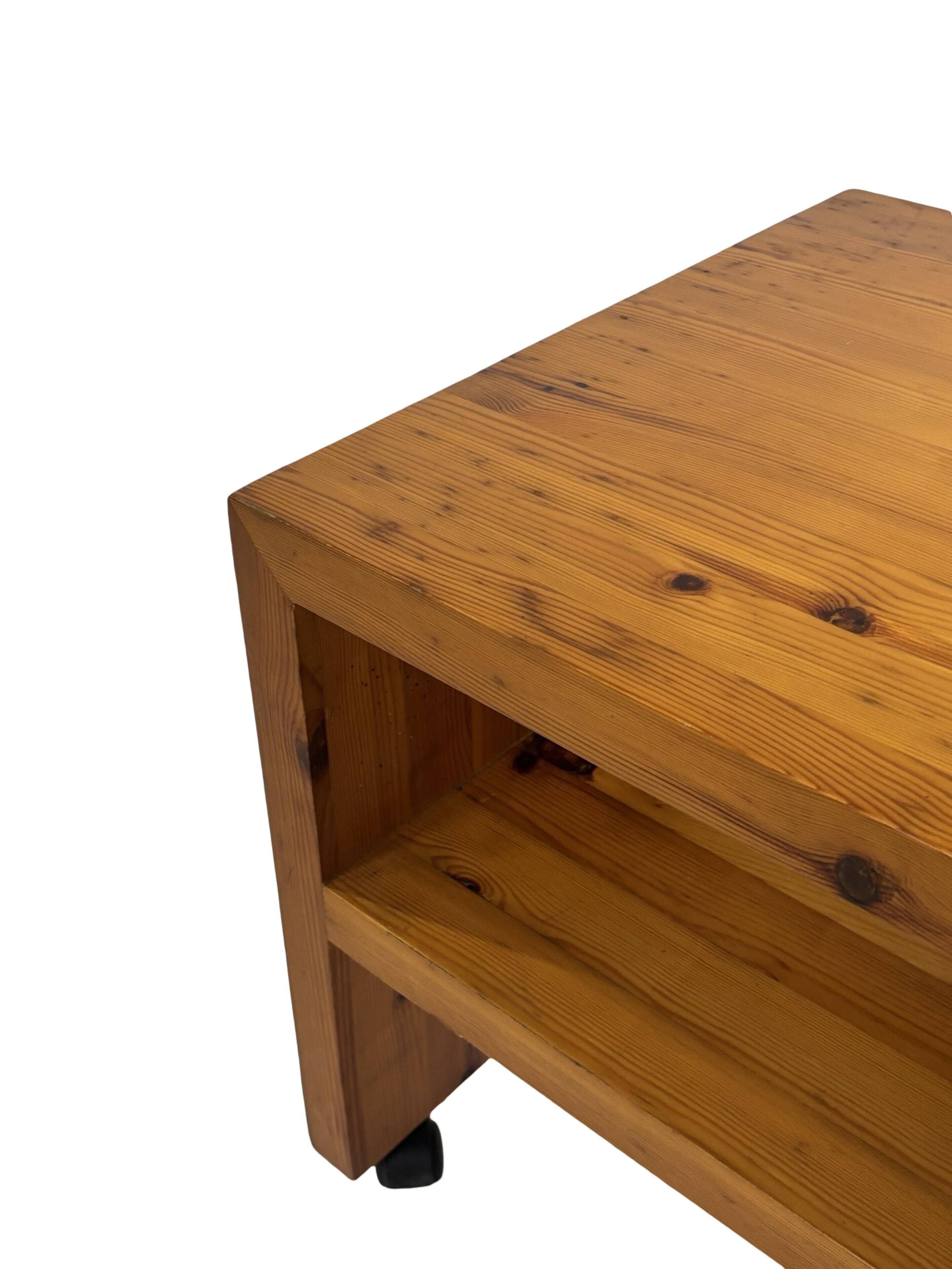 Table de chevet en pin, années 70