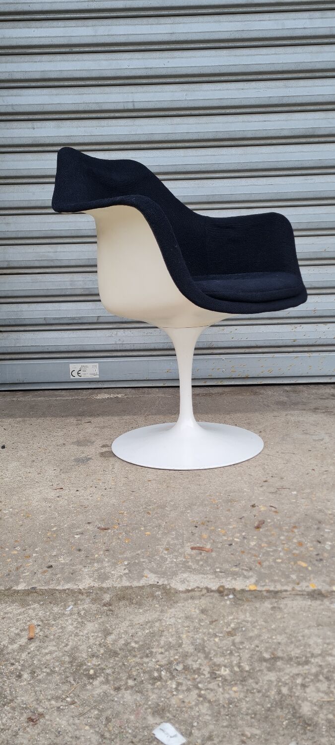 Tulip armchair by Eero Saarinen for Knoll