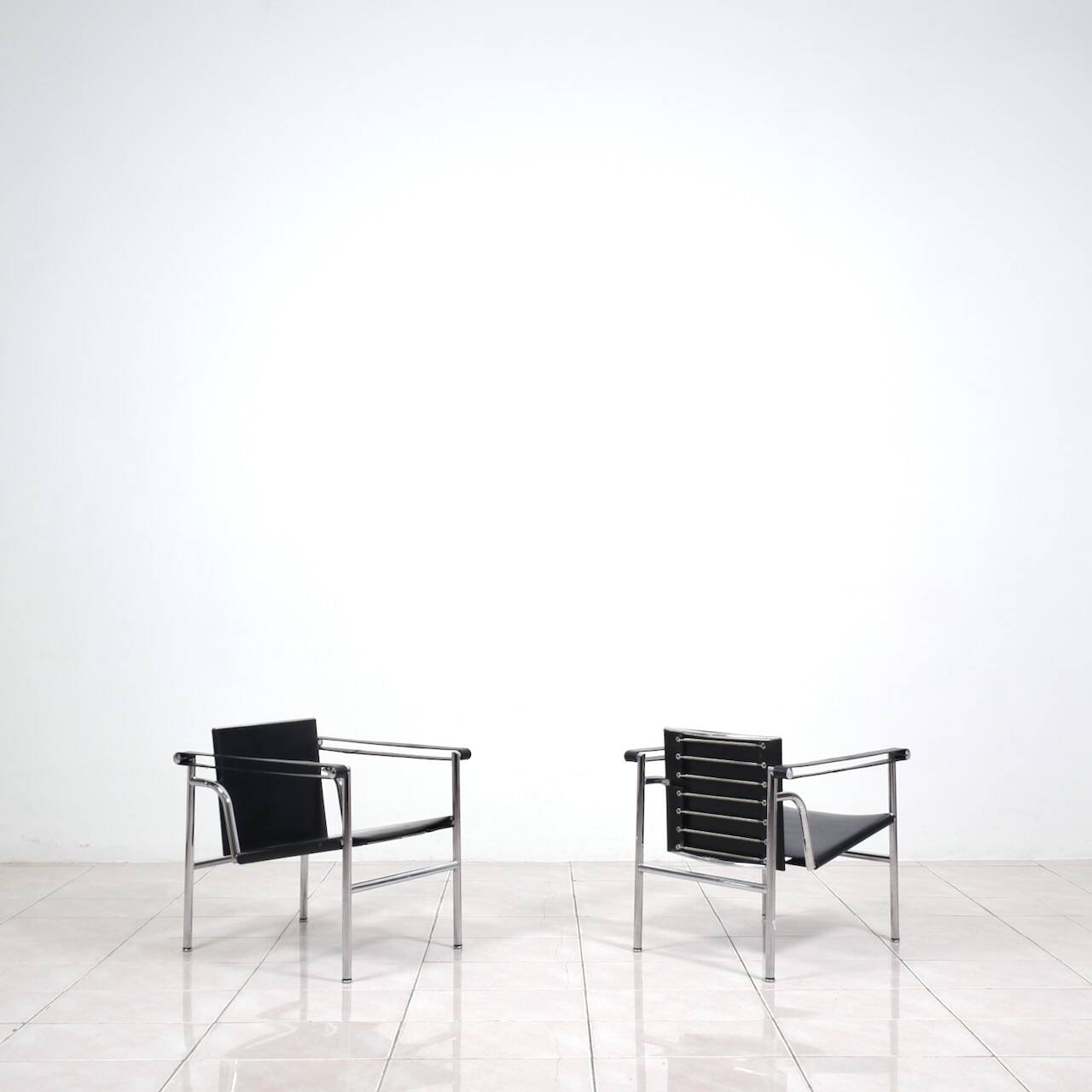 Fauteuil « lc1 » de charlotte perriand pour le corbusier, édités par cassina