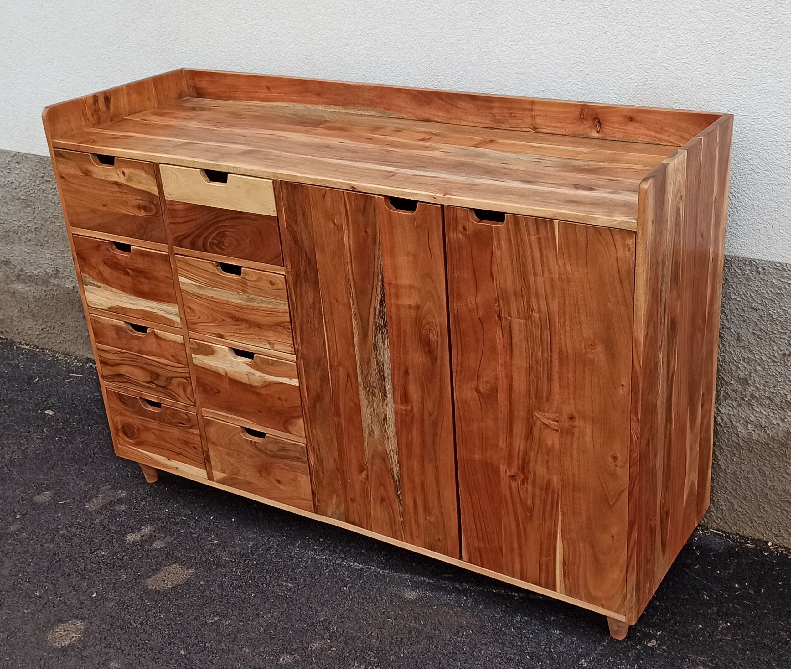 Wooden dresser with 8 drawers and 2 doors