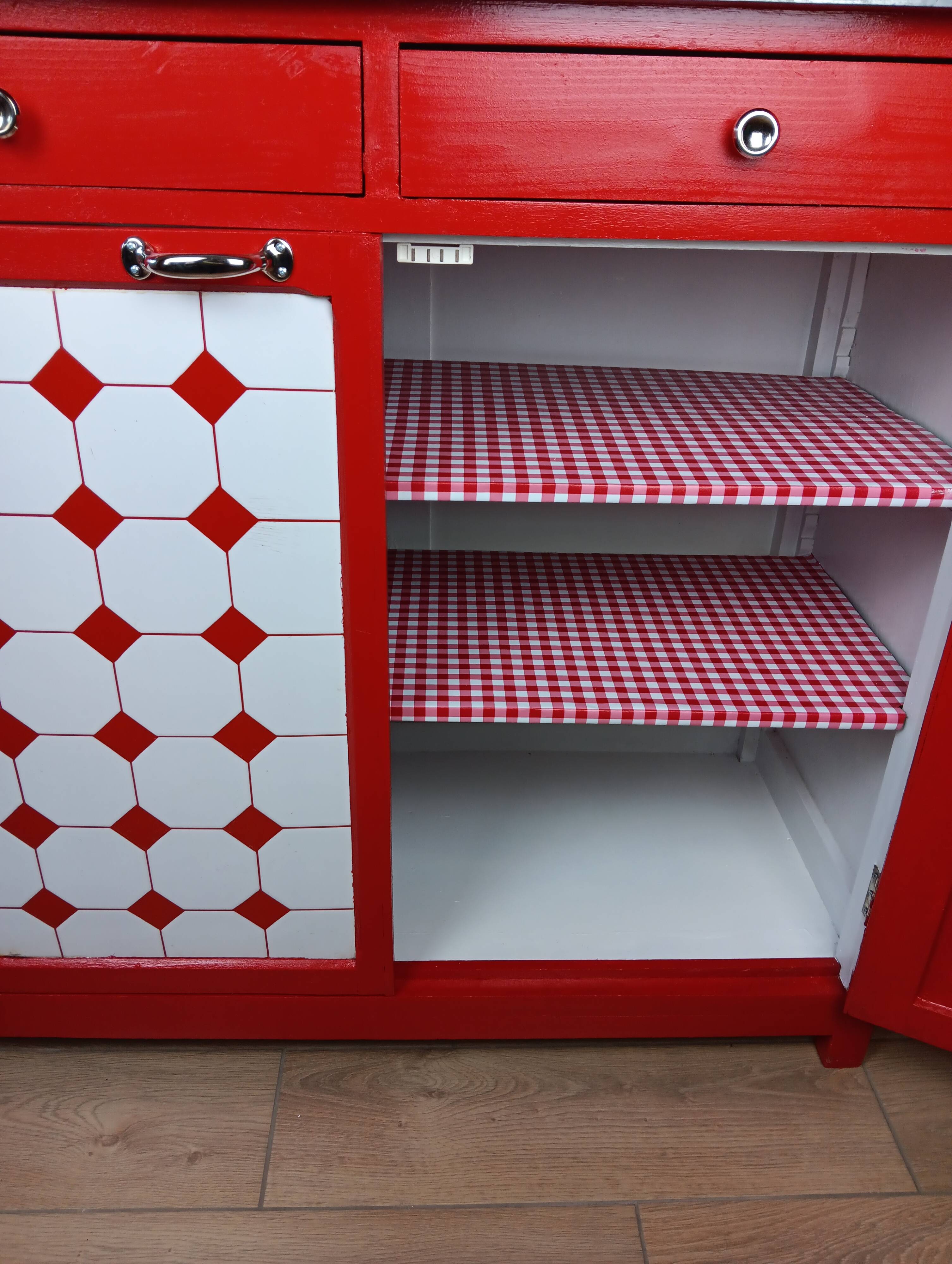 Meuble de métier , buffet parisien en tôle émaillé rouge et blanc