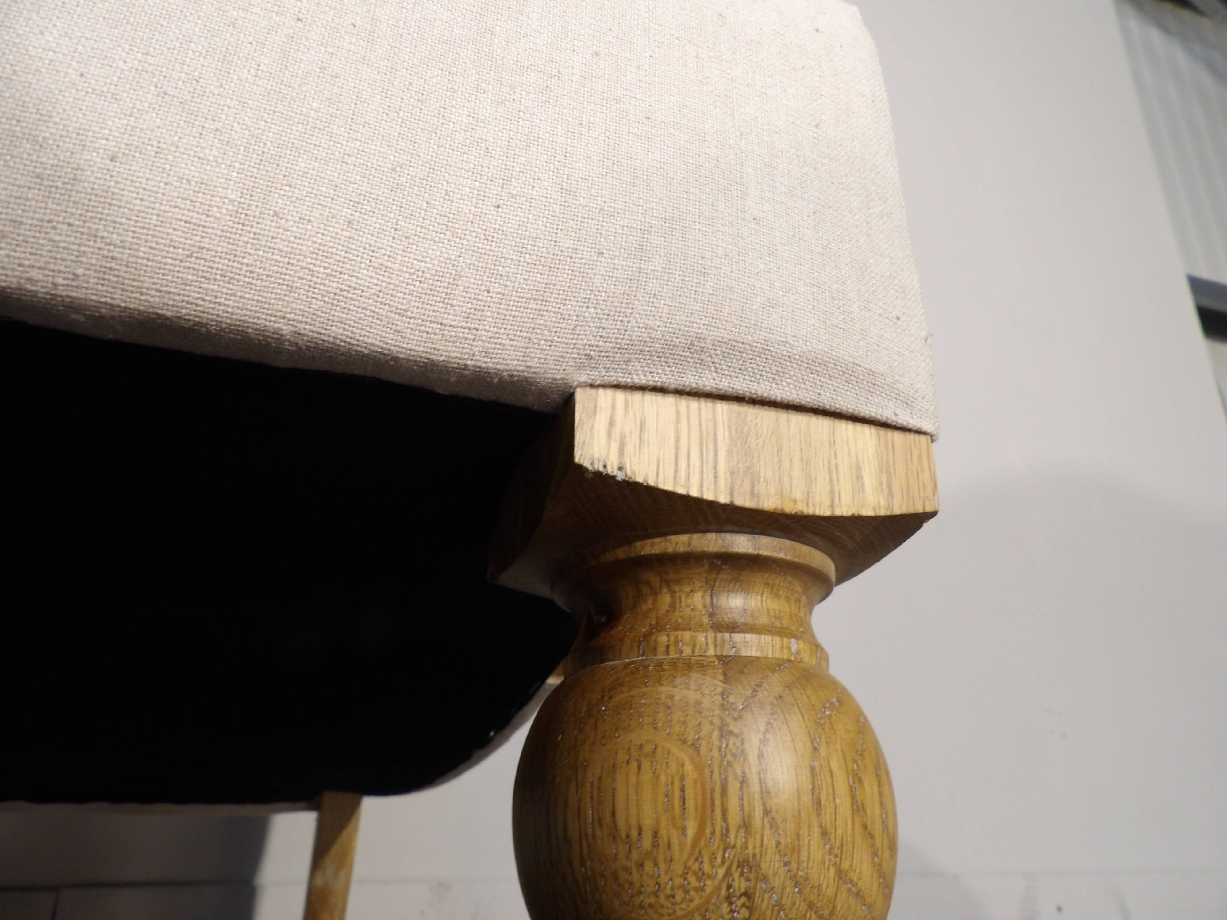 English style armchair in oak and cotton linen fabric