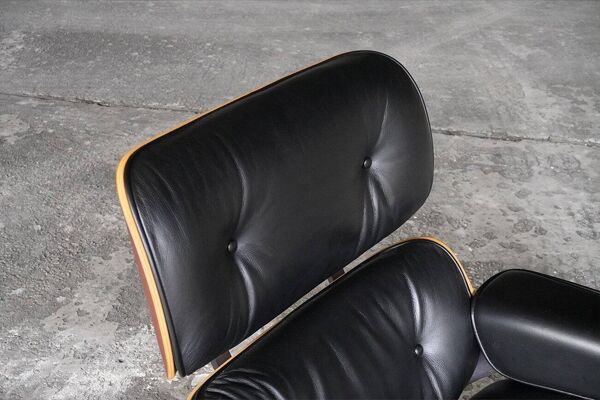 Fauteuil Lounge par Ray & Charles Eames pour Vitra, années 2000.