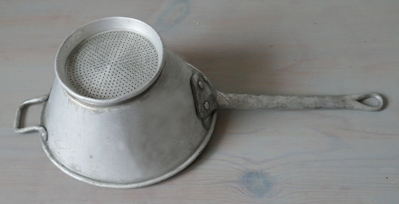 Tournus aluminium strainer