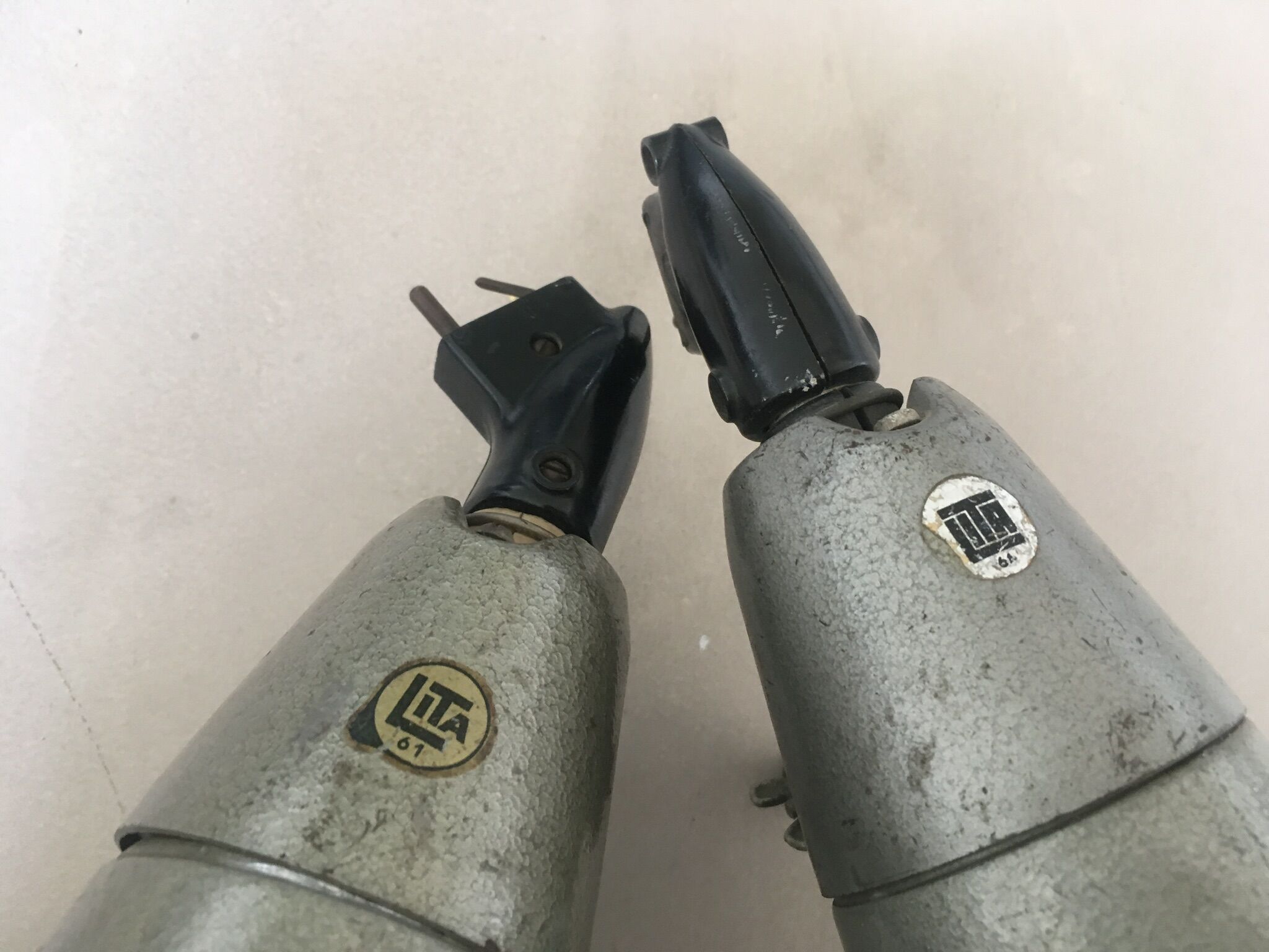 Set of 2 spots old Lita