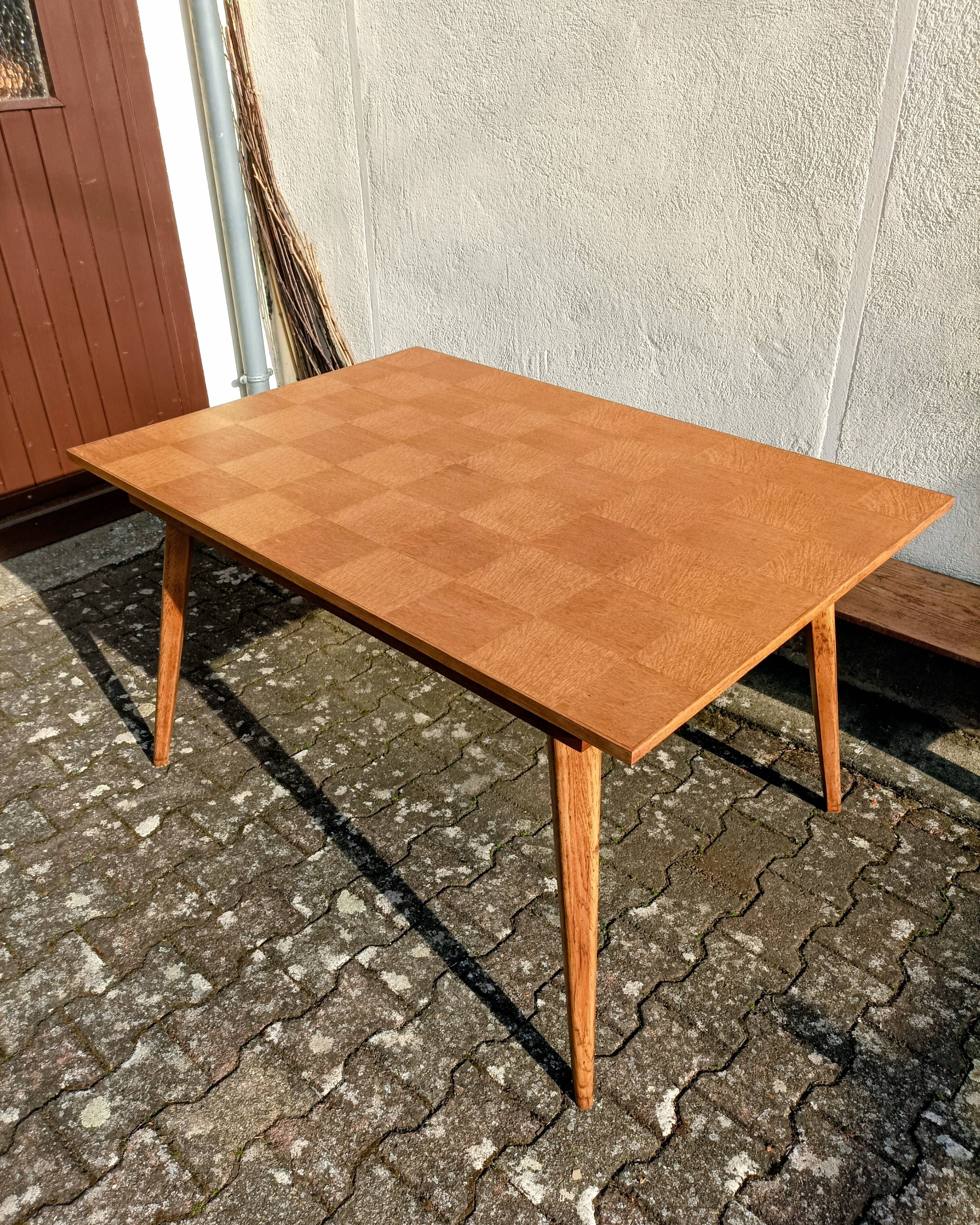 Dining table with tapered legs