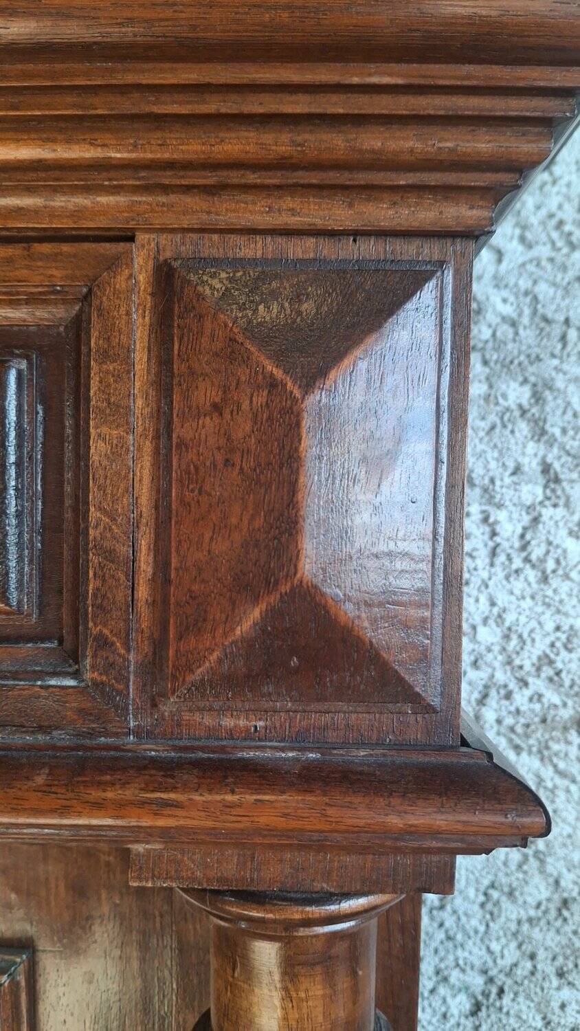 Large trumeau mirror with carved wood in the Louis XVI / Henri II style, 19th century.