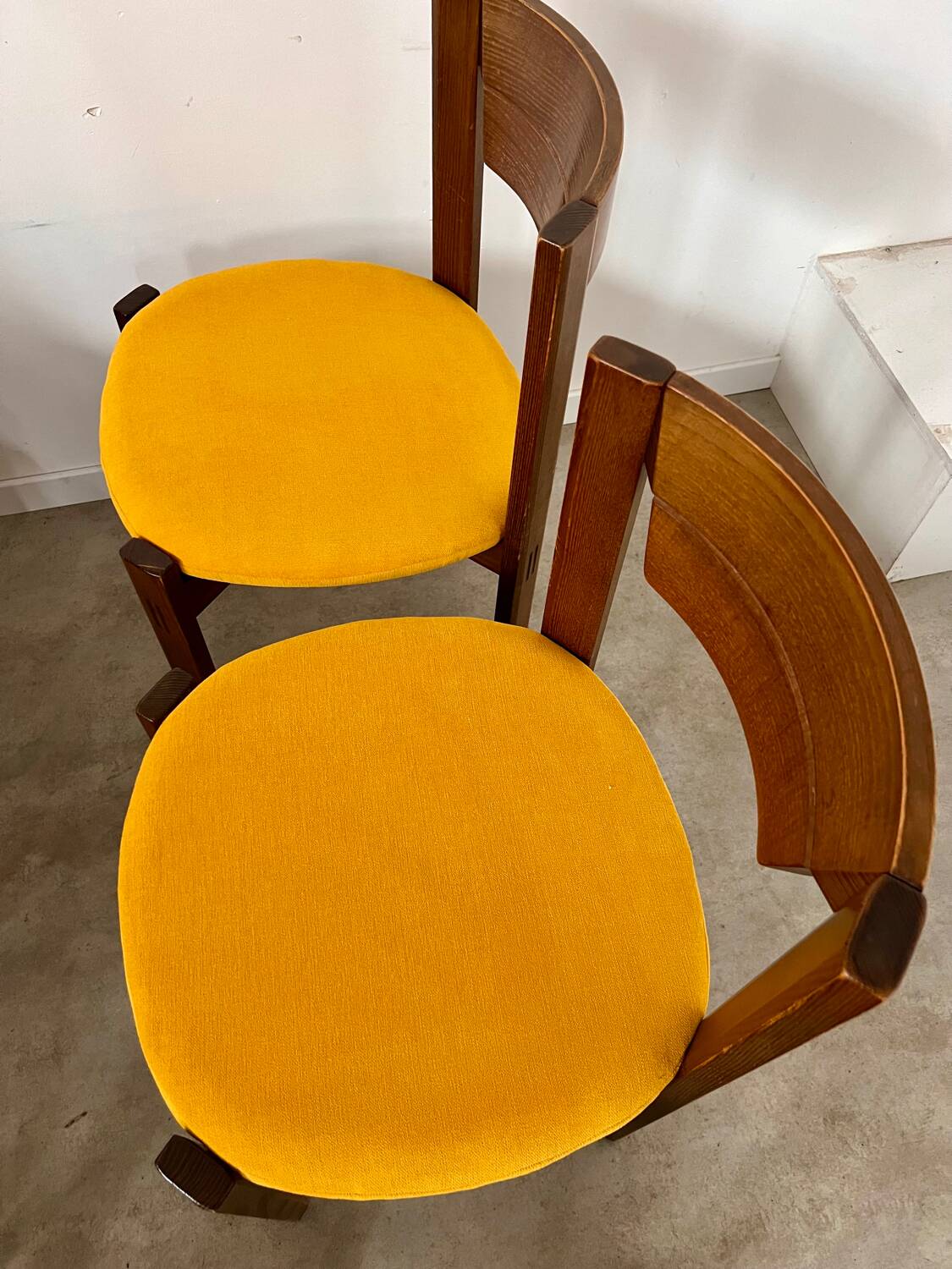 Set of 6 Scandinavian style chairs Girsberger 70s vintage solid wood mustard yellow