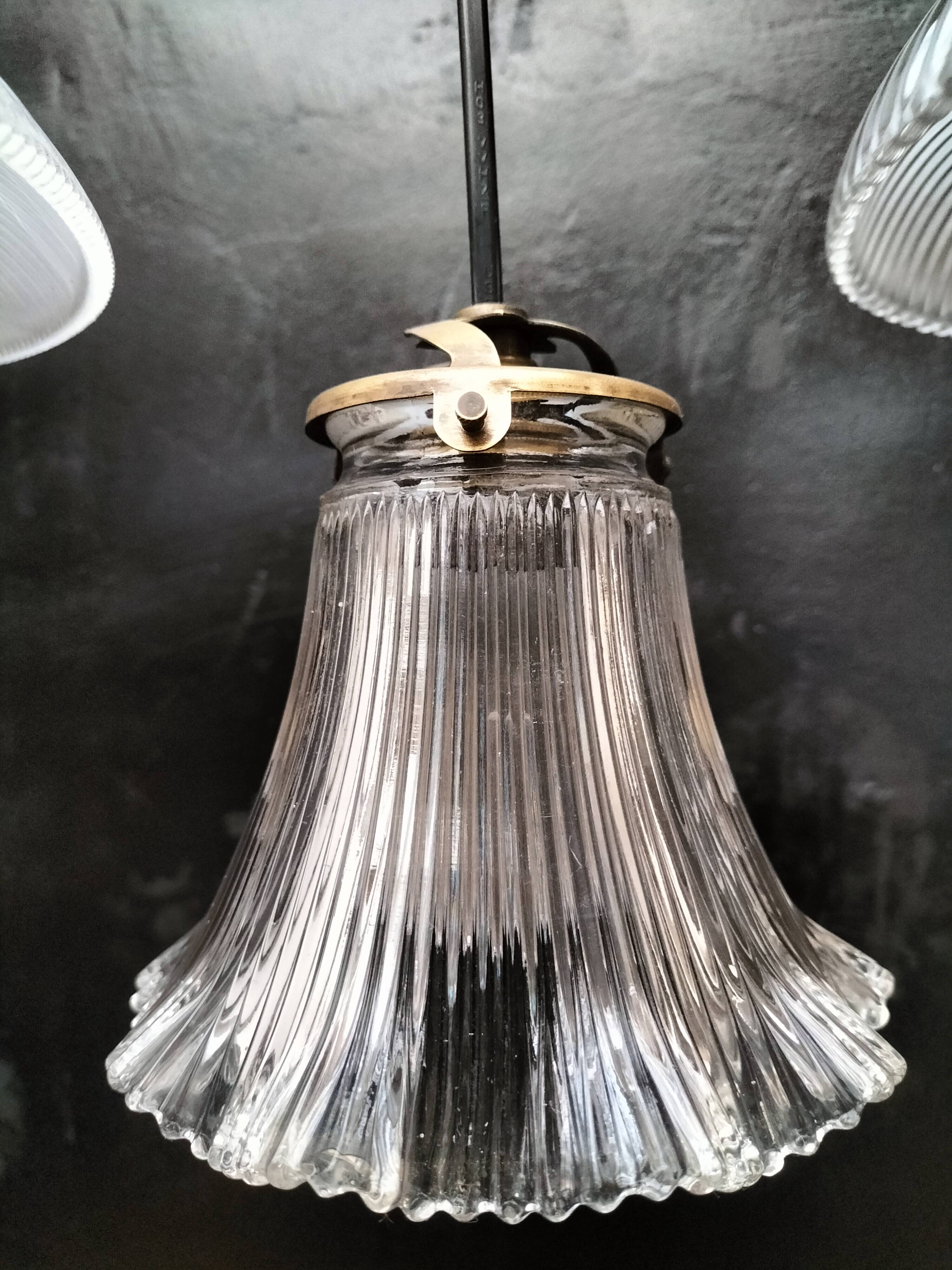 Holophane suspensions