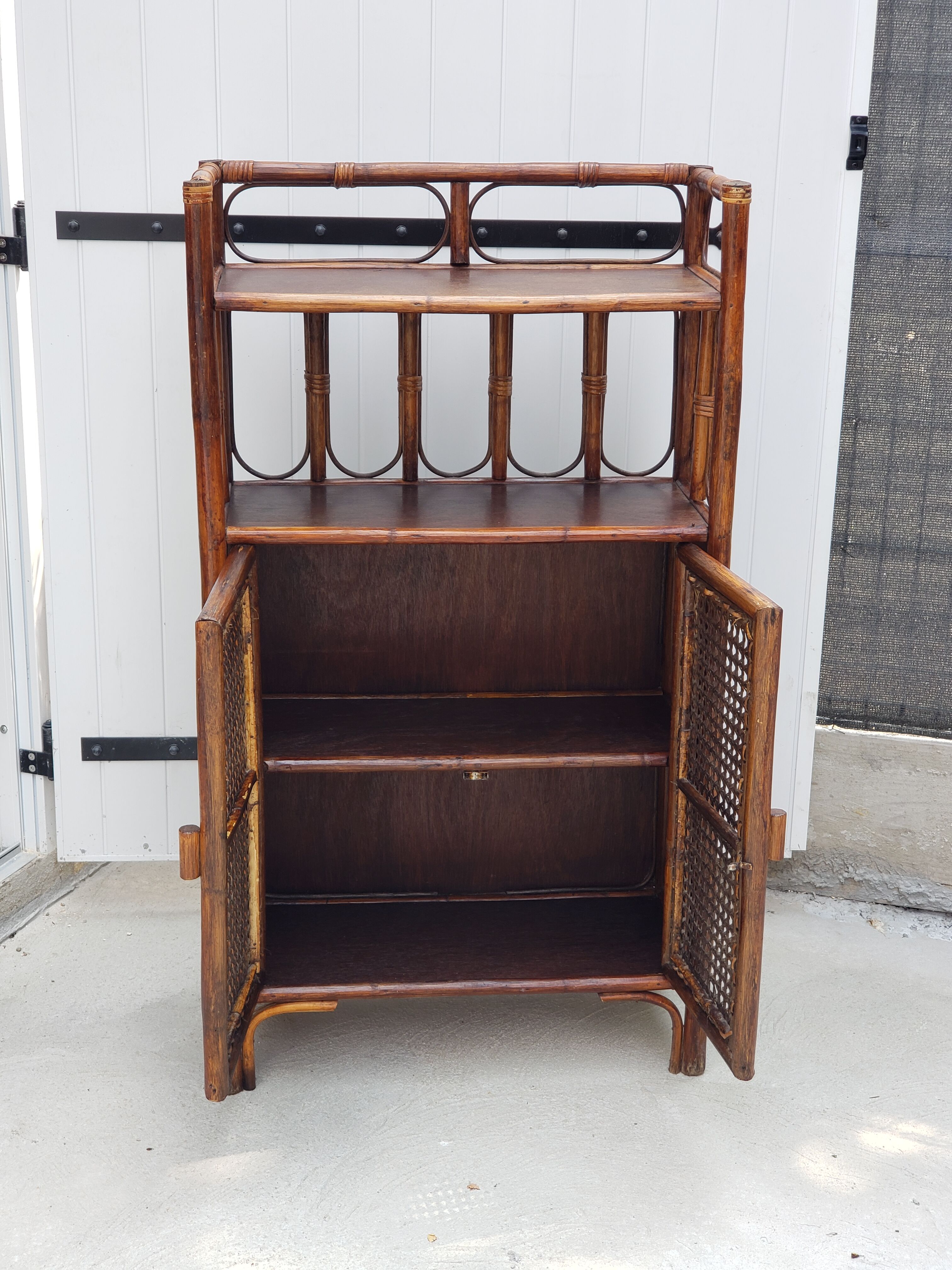 Meuble en rotin vintage des années 70