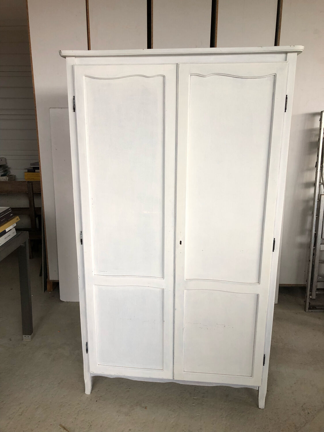 Armoire en bois blanche penderie et etageres Selency