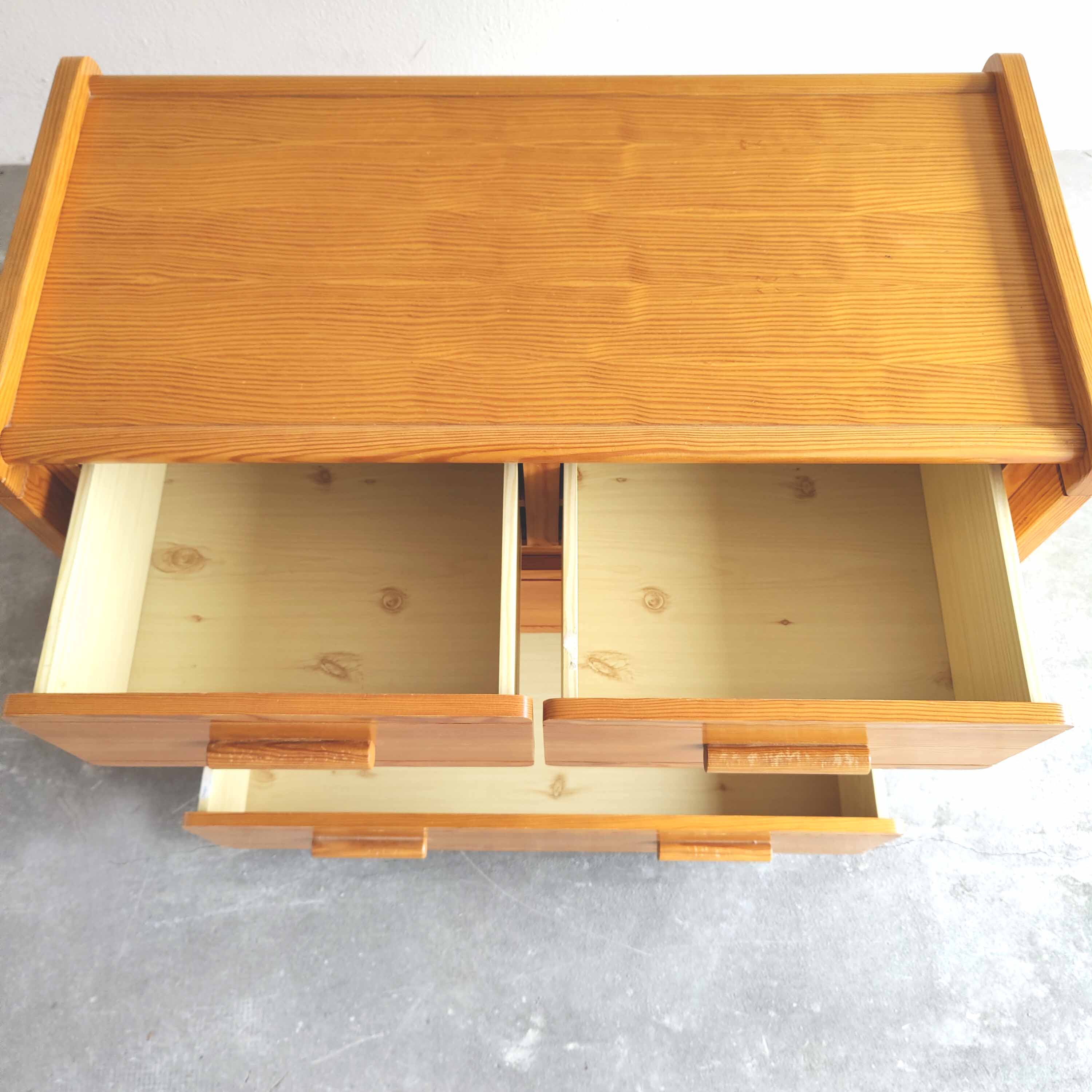 Vintage pine chest of drawers