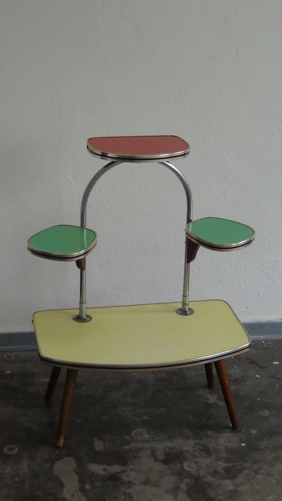 Vintage 50s flower table