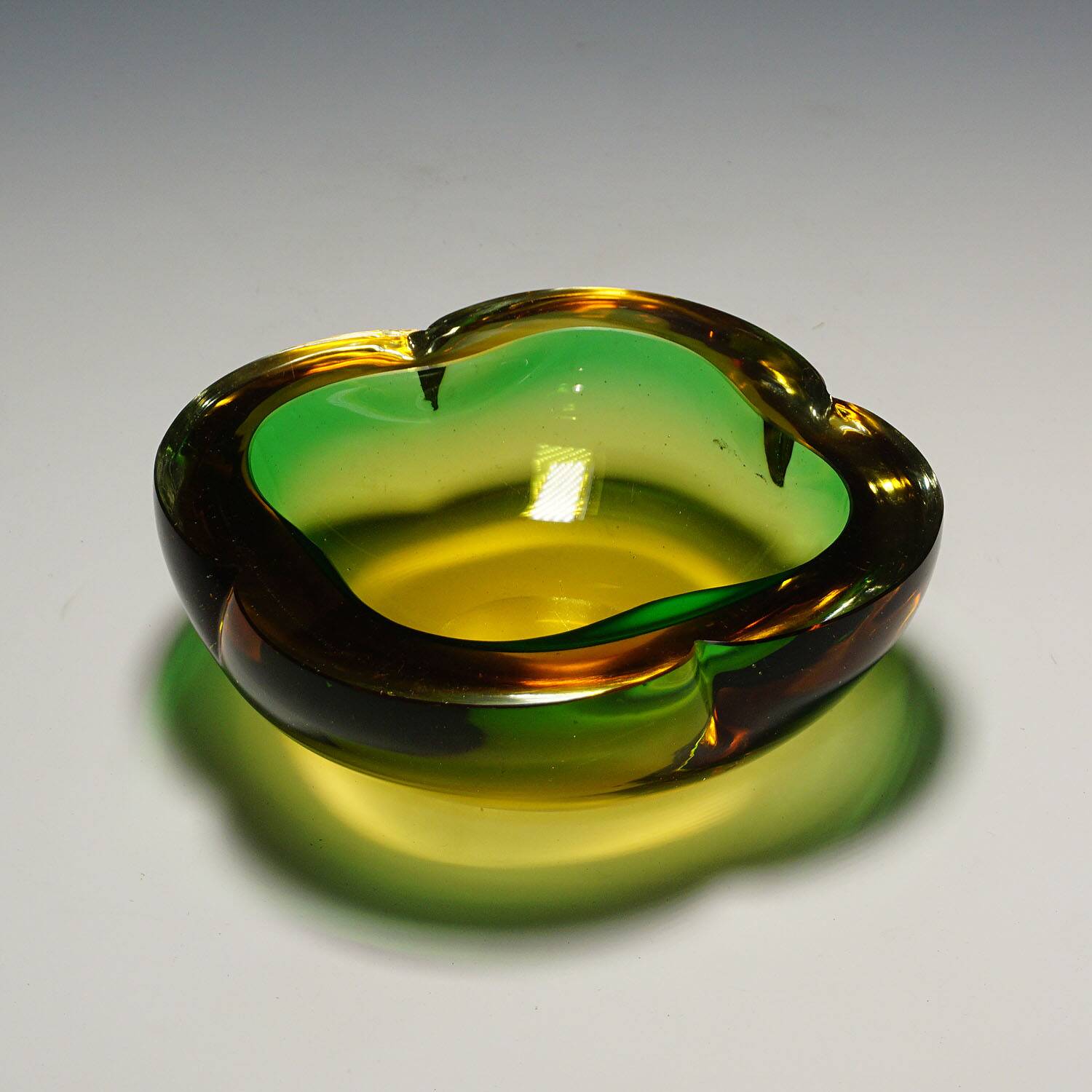 Seguso Vetri d’Arte (attributed) Murano glass Sommerso bowl, 1960s