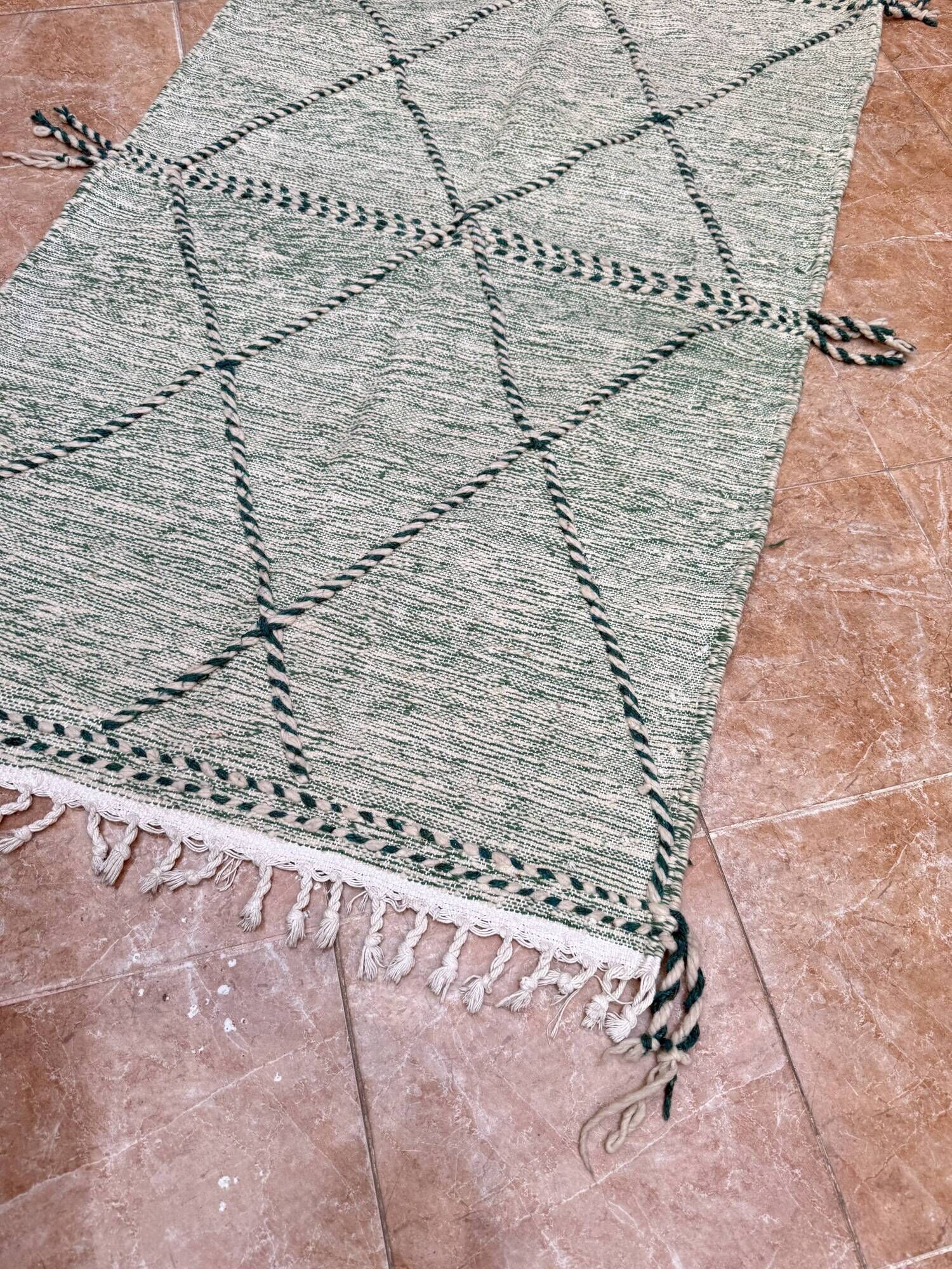 Small Moroccan Berber rug (Zanafi kilim) for bedroom and living room.