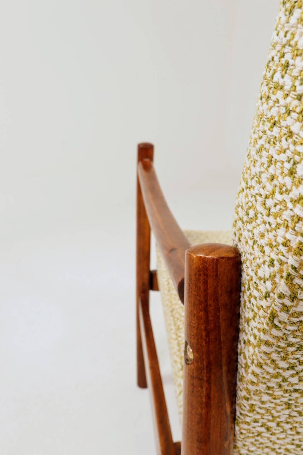 Chaise longue moderne en bois cintré nébuleuse verte