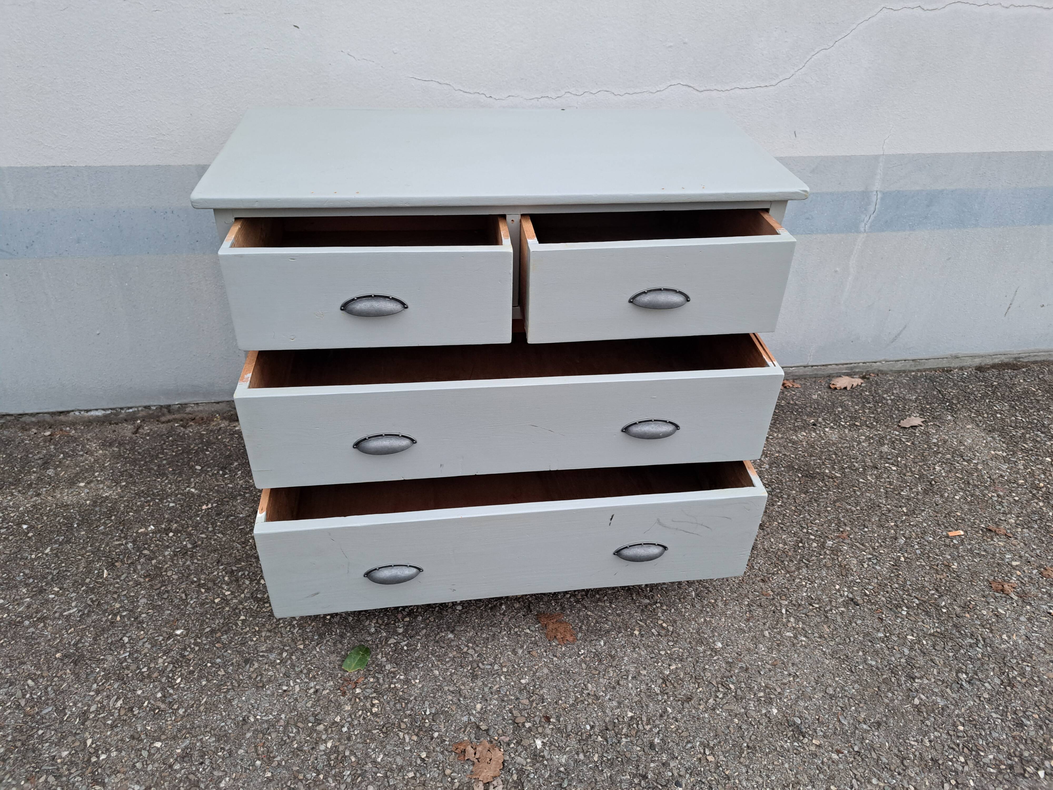 Vintage chest of drawers