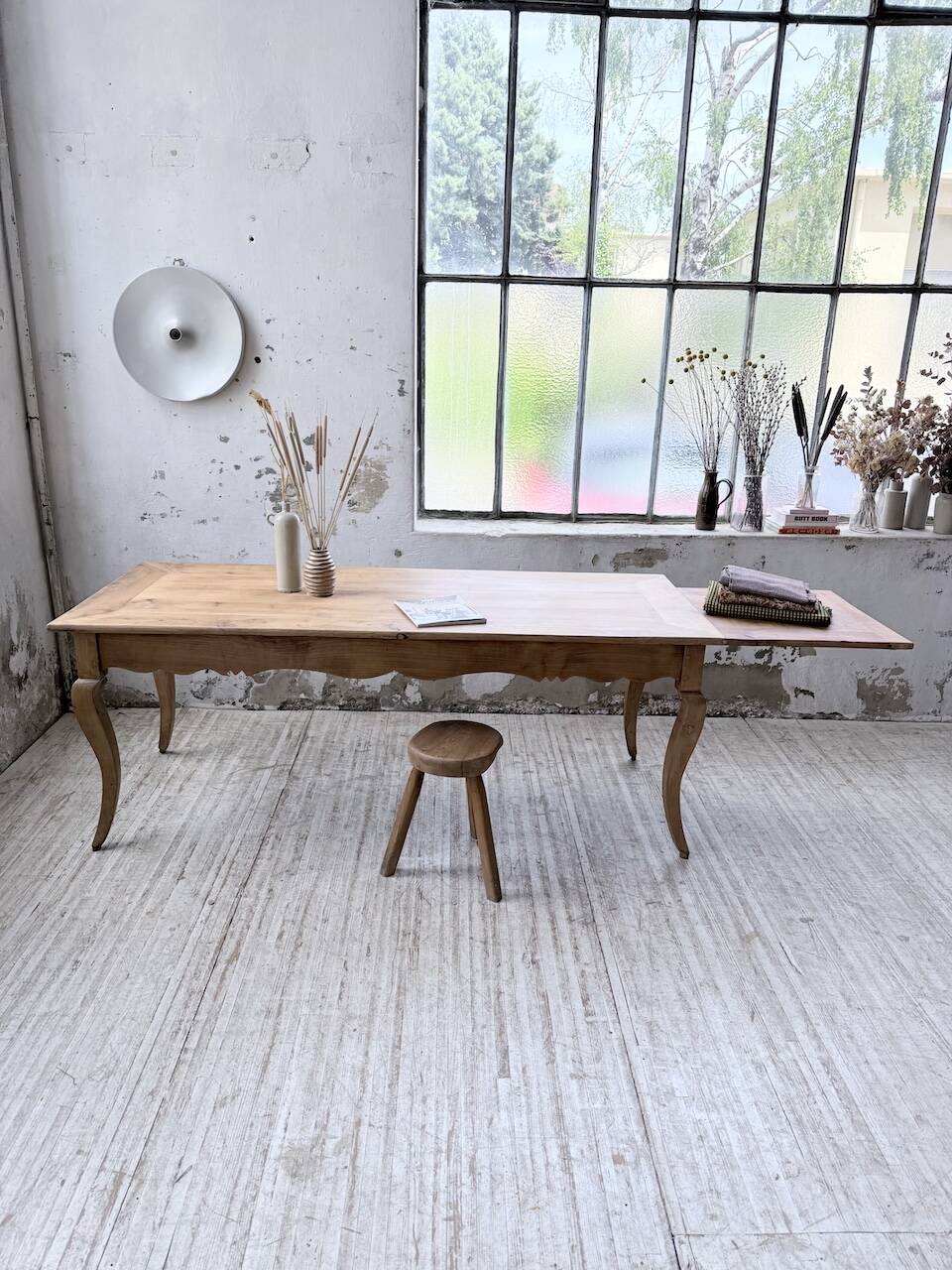 Farm table cherry wood with curved legs, 19th century.