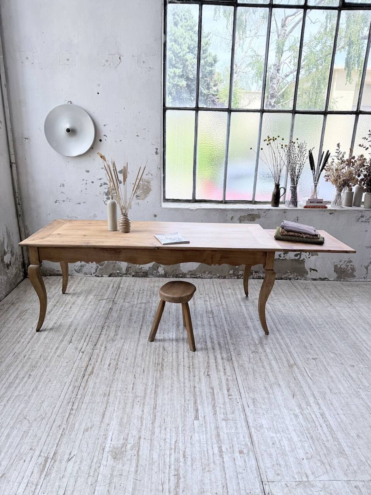 Table de ferme merisier pieds galbés XIXème