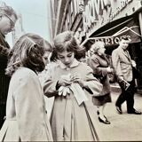 White Gloves and Sweets – New York, 1961 Urban Elegance and Tenderness
