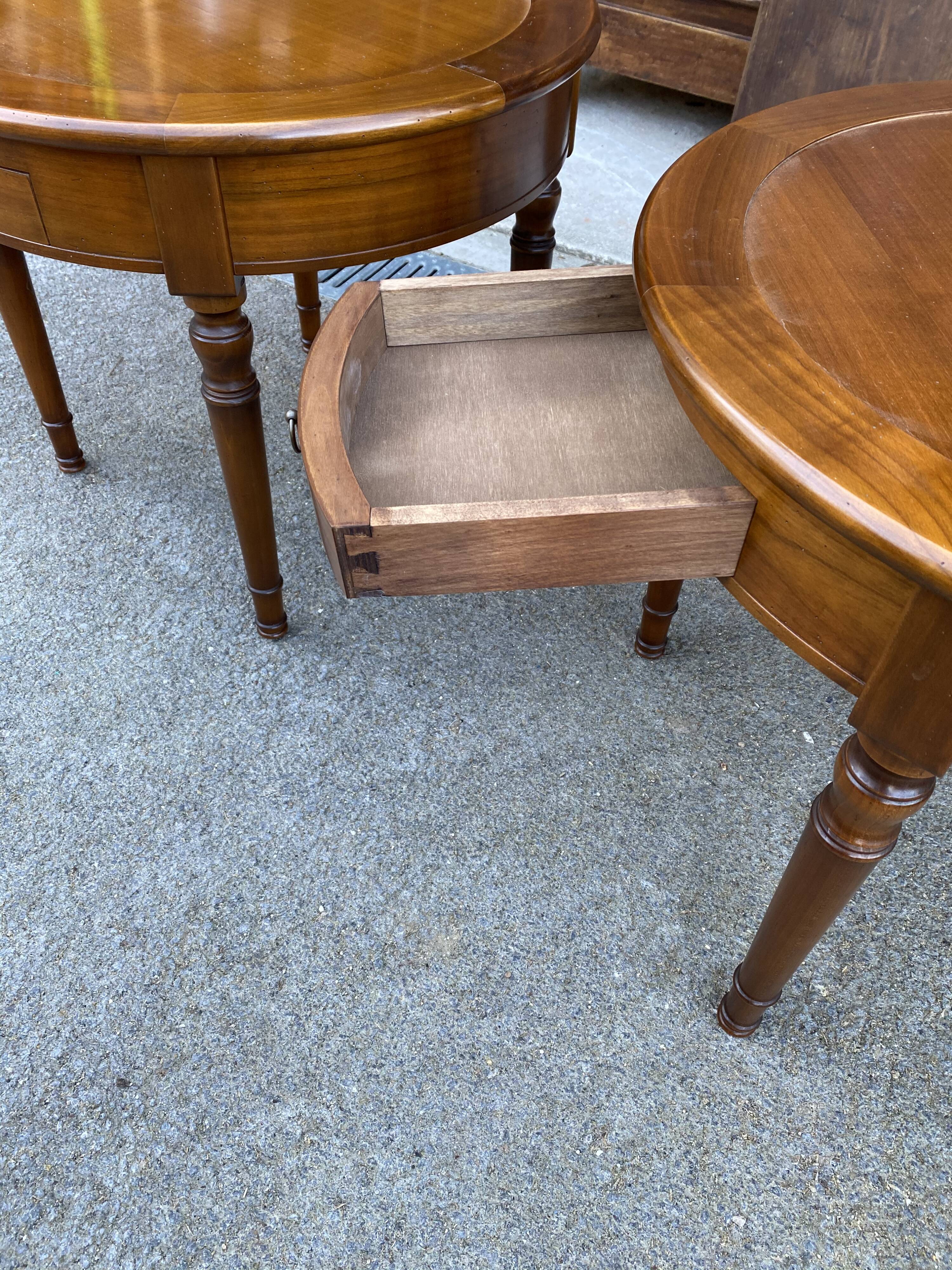 Pair of style pedestals