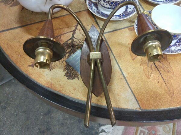 Applique style scandinave en métal doré et bois de Wenge vers 1960