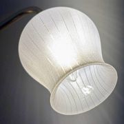 Applique coudée tulipe vintage en verre granité blanc