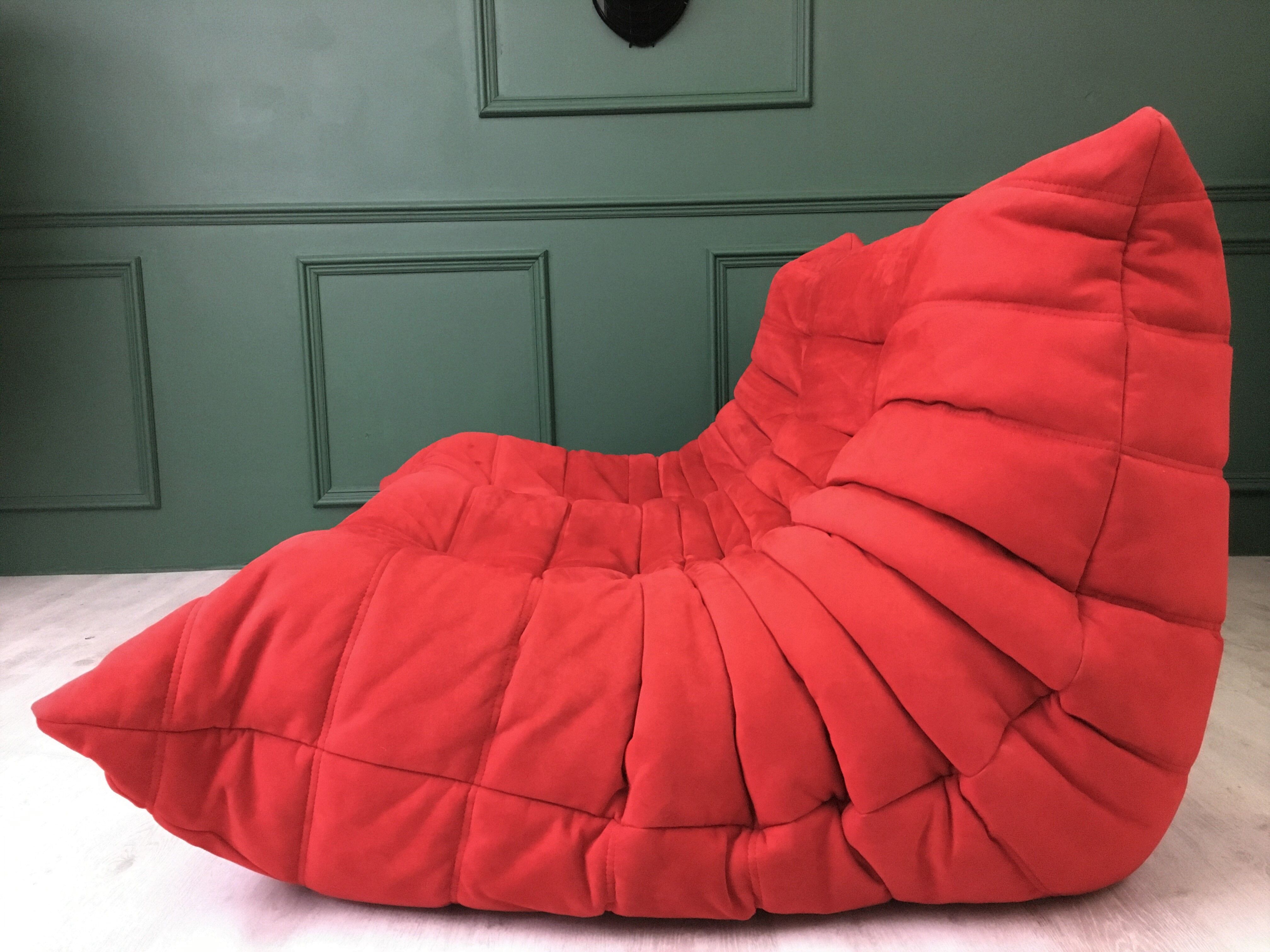 Togo rouge par Michel Ducaroy pour Ligne Roset