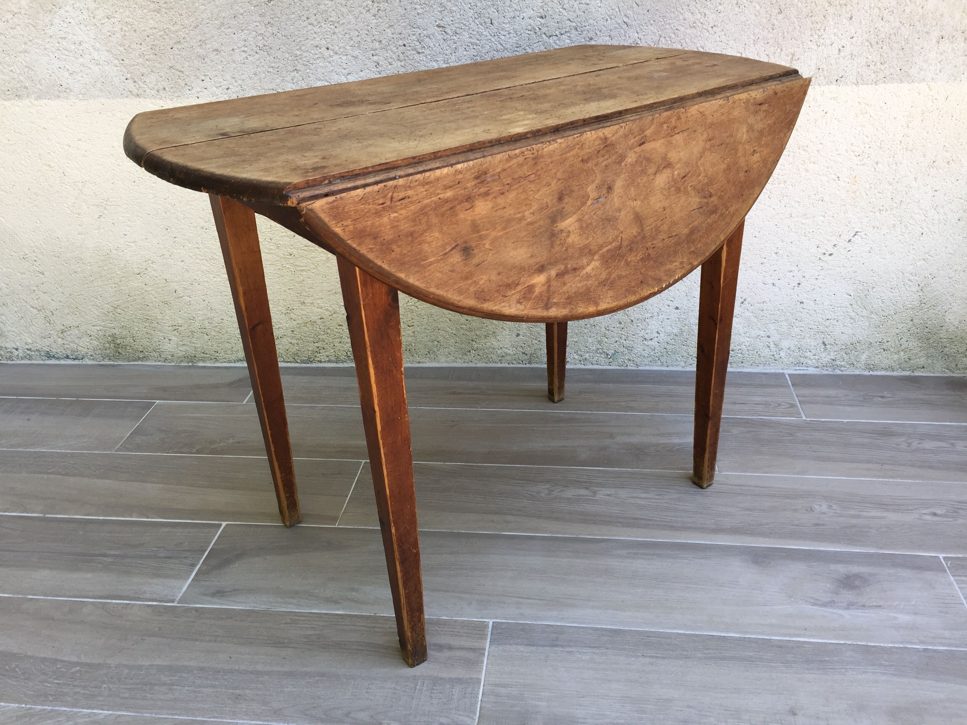 Round table at 2 vintage wood rabats