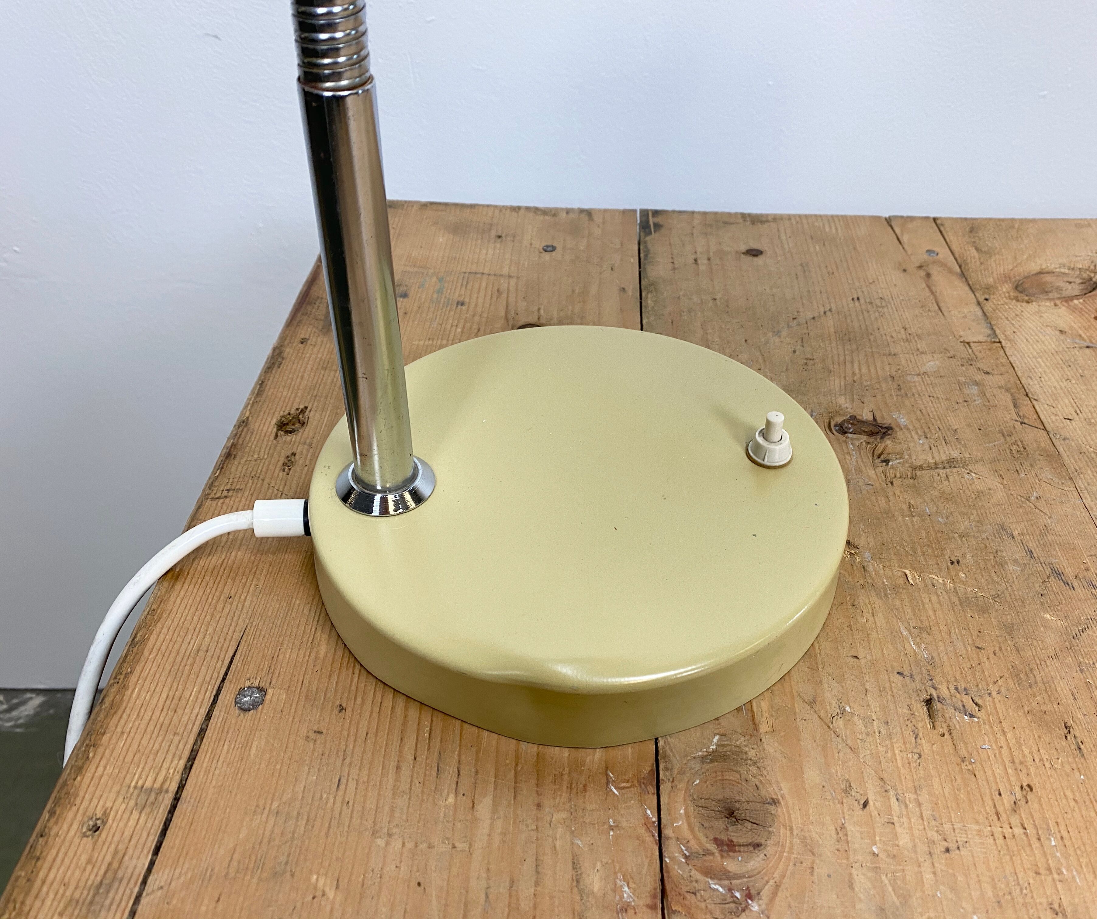 Beige gooseneck table lamp, 1960s