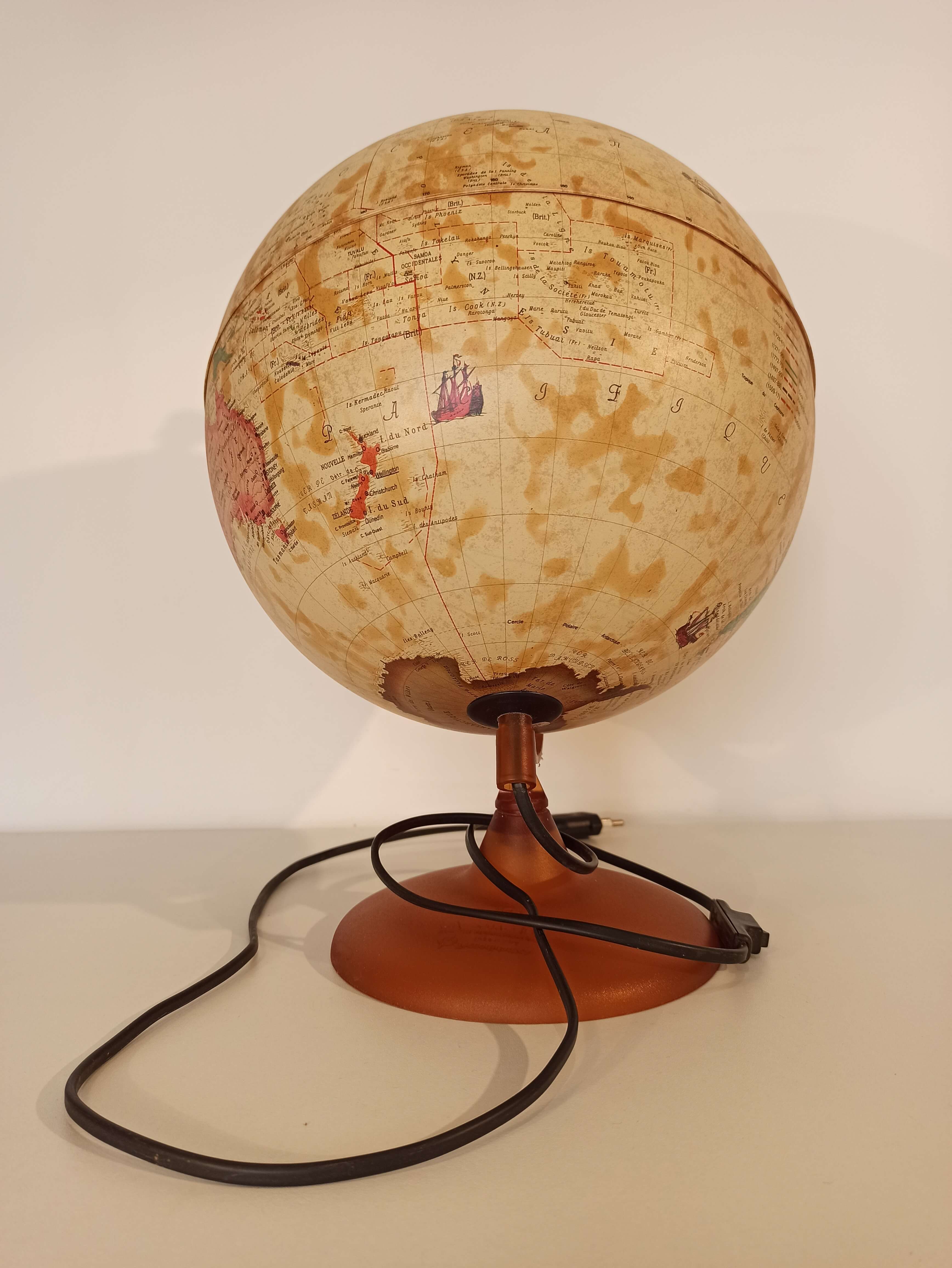 Vintage light world 1970 dark orange base