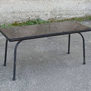 Table basse années 50 en opaline noire