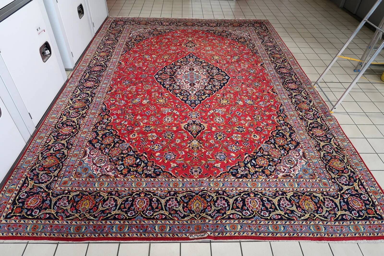 1920s handmade antique wool medallion rug, red & navy, 298 × 411 cm - 1C1302