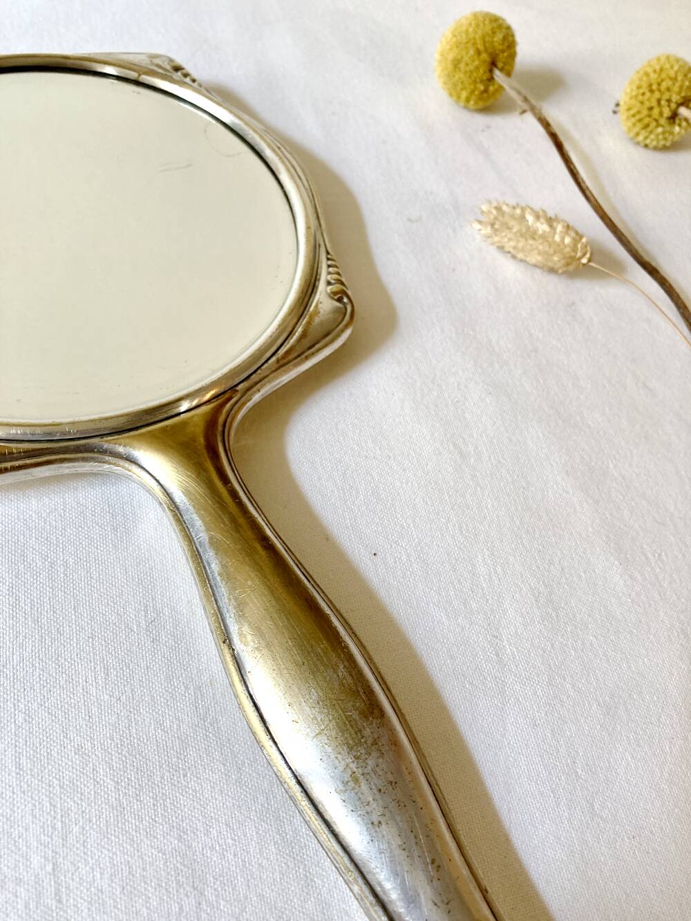 Art Deco hand mirror in silvered metal and bevelled glass – Circa 1930