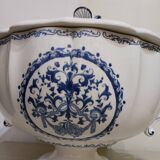 Old soup tureen, in Gien earthenware.