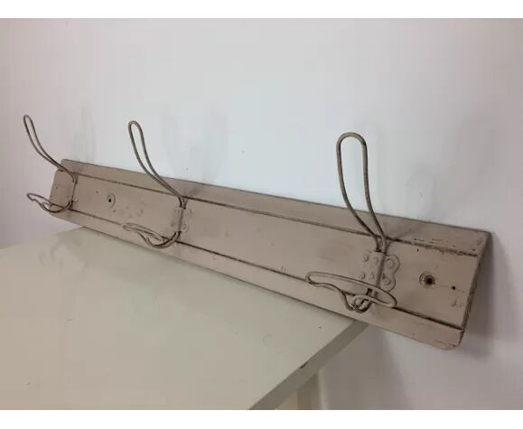 Wall coat rack 3 hooks classic pink