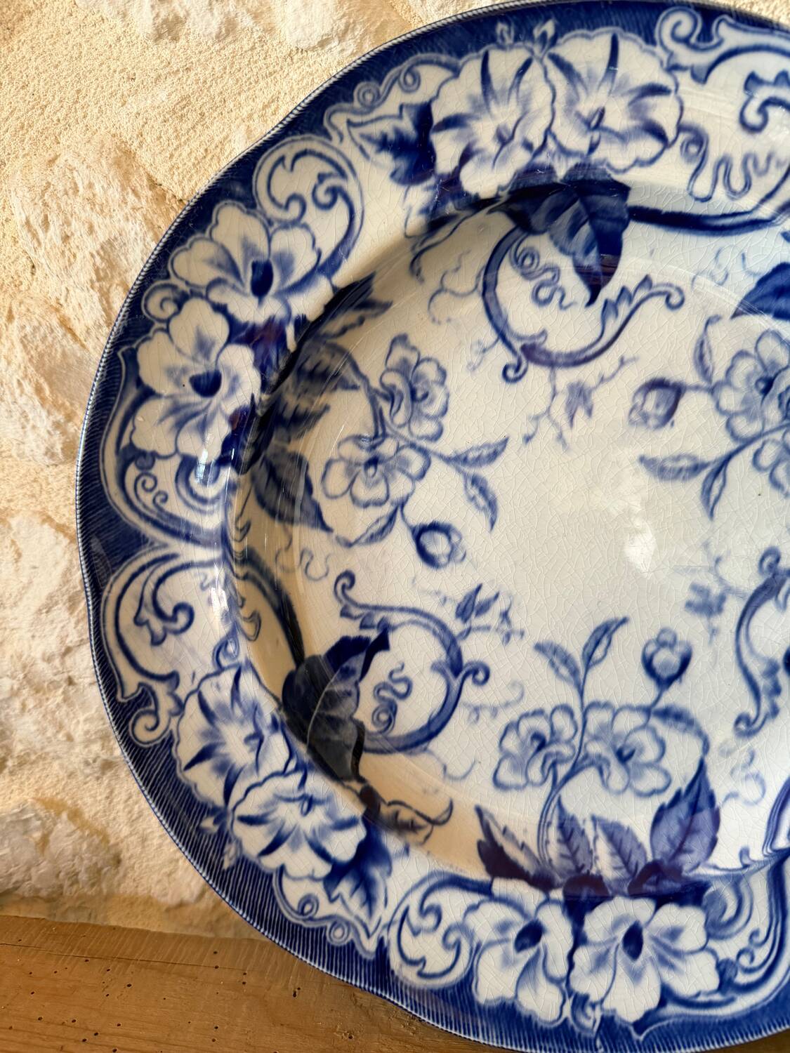 Round plate in ironstone Creil and Montereau model Flora